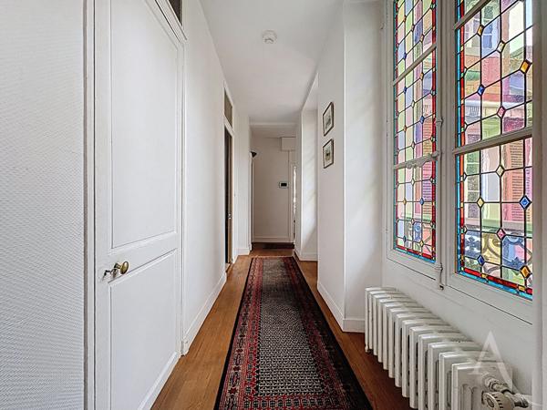 Hyper-centre Mantes-la-Jolie Maison 6 pièce(s) - 4 chambres - jardin - terasse - parking