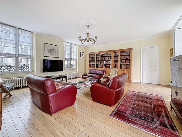 Hyper-centre Mantes-la-Jolie Maison 6 pièce(s) - 4 chambres - jardin - terasse - parking