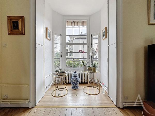 Hyper-centre Mantes-la-Jolie Maison 6 pièce(s) - 4 chambres - jardin - terasse - parking