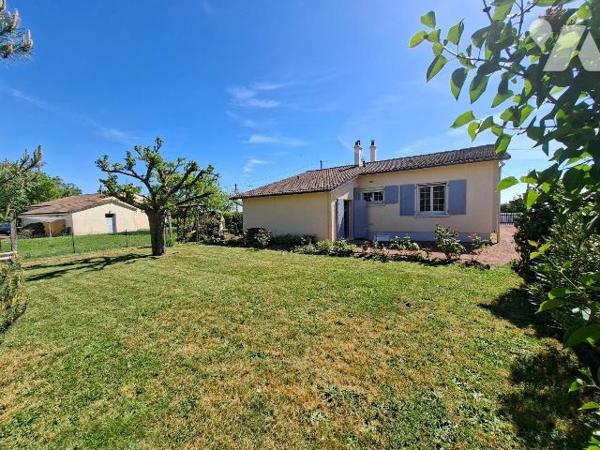 Maison de plain-pied entièrement rénovée à Moutiers-sous-Argenton.
Située au calme, la maison ...
