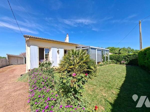 Maison de plain-pied entièrement rénovée à Moutiers-sous-Argenton.
Située au calme, la maison ...