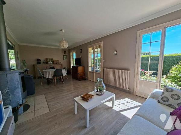 Maison de plain-pied entièrement rénovée à Moutiers-sous-Argenton.
Située au calme, la maison ...