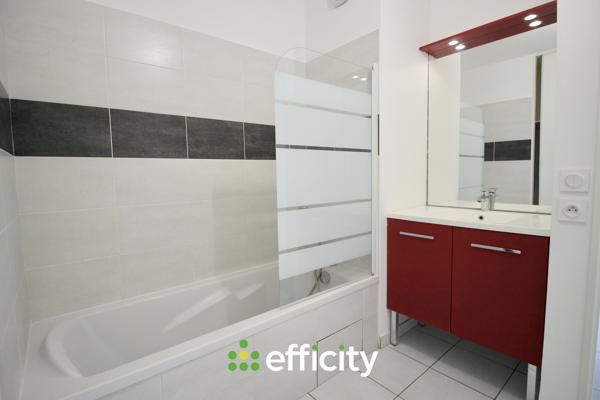 Appartement
         3 pièces
        - 62 m² Exclusivité 220 000 € *