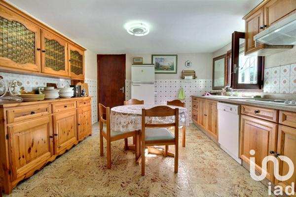 Maison traditionnelle 7 pièces de 170 m² à Bouc-Bel-Air (13320)