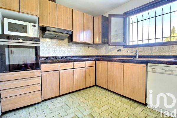 Maison traditionnelle 7 pièces de 170 m² à Bouc-Bel-Air (13320)