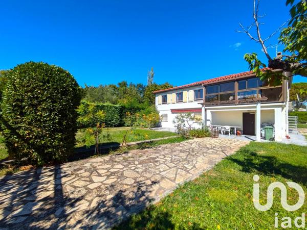 Maison traditionnelle 7 pièces de 170 m² à Bouc-Bel-Air (13320)