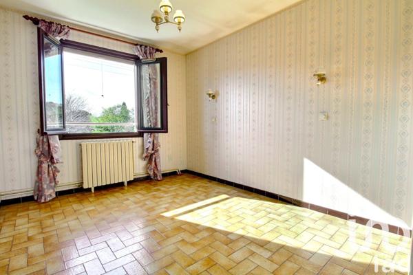 Maison traditionnelle 7 pièces de 170 m² à Bouc-Bel-Air (13320)