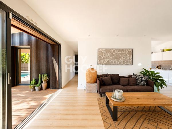 Villa d'architecte contemporaine avec piscine