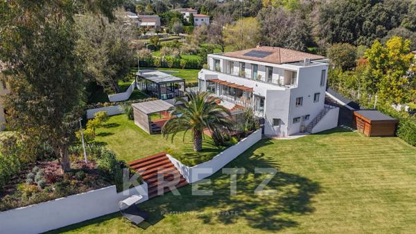 Valbonne – Rare villa contemporaine 7 chambres avec piscine et prestations premium