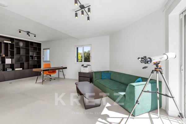 Valbonne – Rare villa contemporaine 7 chambres avec piscine et prestations premium