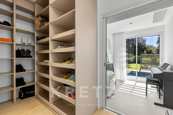 Valbonne – Rare villa contemporaine 7 chambres avec piscine et prestations premium