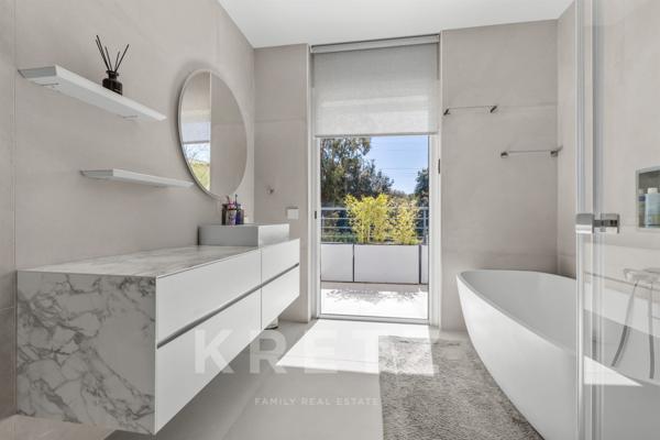 Valbonne – Rare villa contemporaine 7 chambres avec piscine et prestations premium