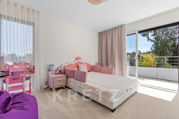 Valbonne – Rare villa contemporaine 7 chambres avec piscine et prestations premium