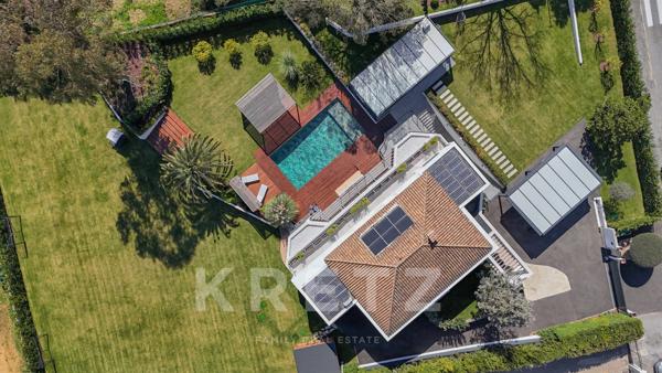 Valbonne – Rare villa contemporaine 7 chambres avec piscine et prestations premium
