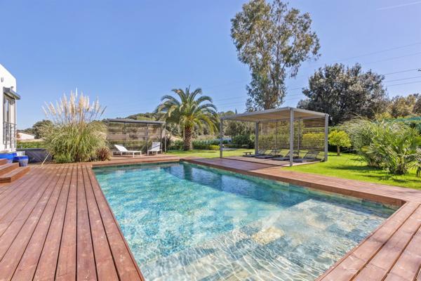 Valbonne – Rare villa contemporaine 7 chambres avec piscine et prestations premium