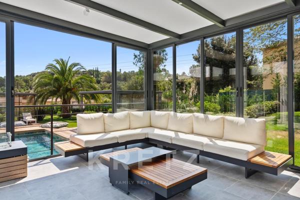 Valbonne – Rare villa contemporaine 7 chambres avec piscine et prestations premium