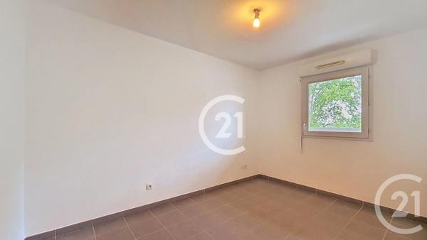 Appartement F4 à vendre  4 pièces - 89,79 m 2   ST MARTIN DE CRAU  - 13
