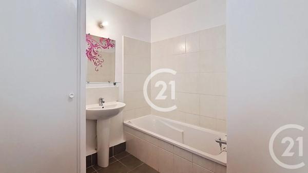 Appartement F4 à vendre  4 pièces - 89,79 m 2   ST MARTIN DE CRAU  - 13