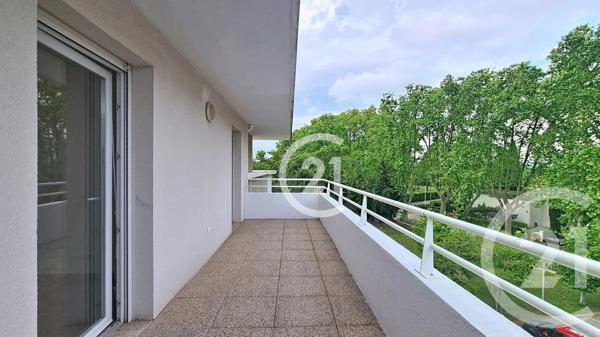 Appartement F4 à vendre  4 pièces - 89,79 m 2   ST MARTIN DE CRAU  - 13