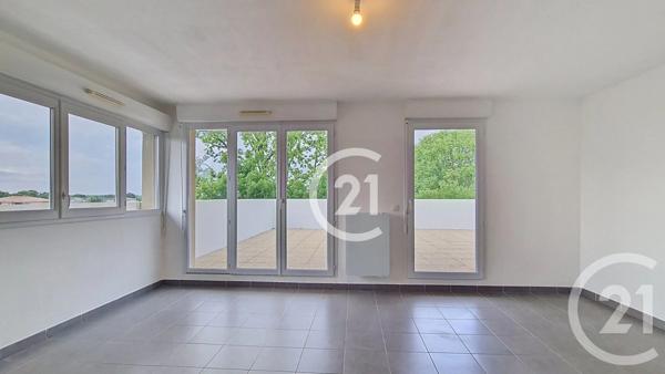 Appartement F4 à vendre  4 pièces - 89,79 m 2   ST MARTIN DE CRAU  - 13