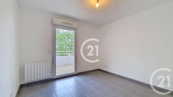 Appartement F4 à vendre  4 pièces - 89,79 m 2   ST MARTIN DE CRAU  - 13