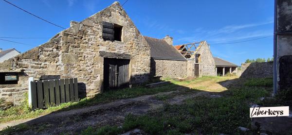 PLOUHINEC ENSEMBLE IMMOBILIER 2 MAISONS + DEPENDANCES