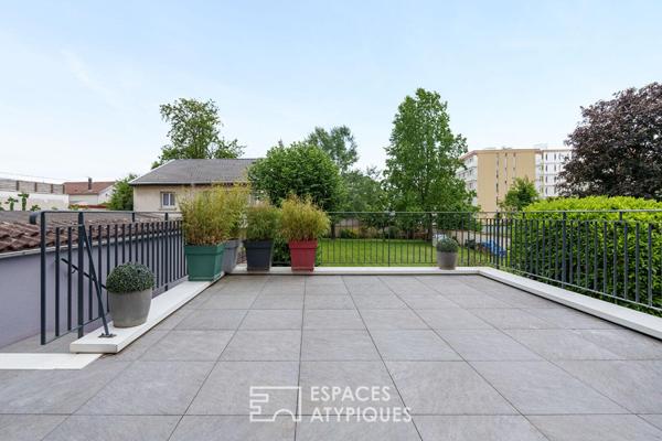 Maison de ville années 30 et son écrin de verdure