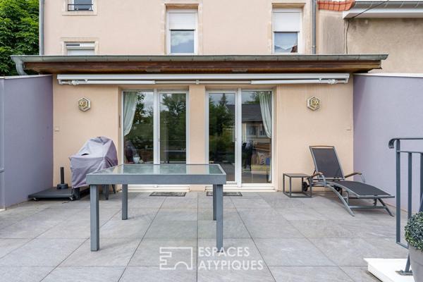 Maison de ville années 30 et son écrin de verdure