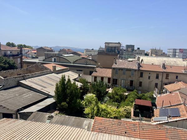 Appartement
         2 pièces
        - 44 m² 69 900 € *