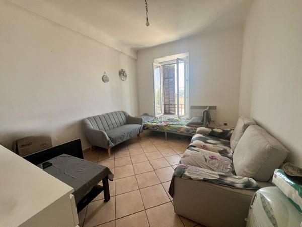 Appartement
         2 pièces
        - 44 m² 69 900 € *