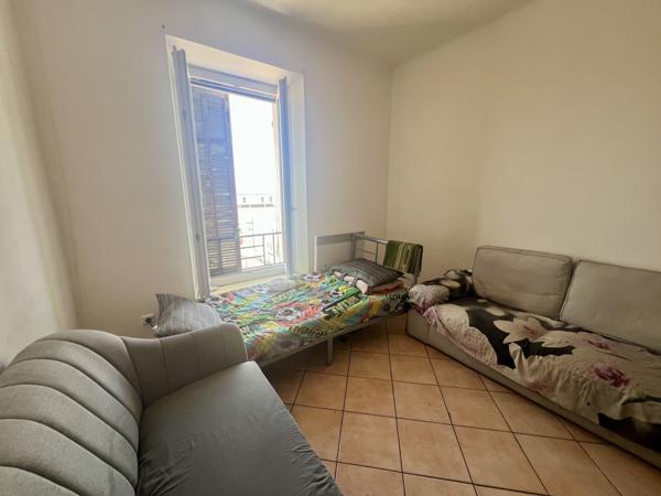 Appartement
         2 pièces
        - 44 m² 69 900 € *
