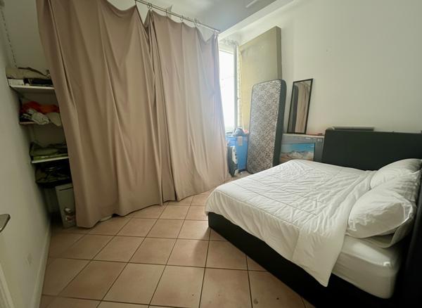 Appartement
         2 pièces
        - 44 m² 69 900 € *