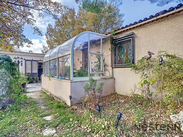 Maison Pourrieres 3 pièce(s) sur beau terrain avec piscine