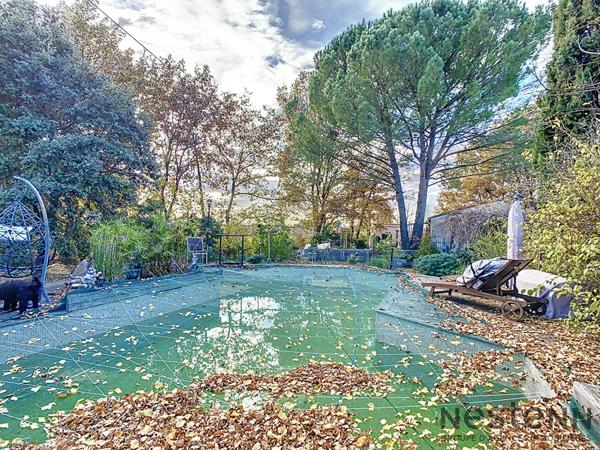 Maison Pourrieres 3 pièce(s) sur beau terrain avec piscine