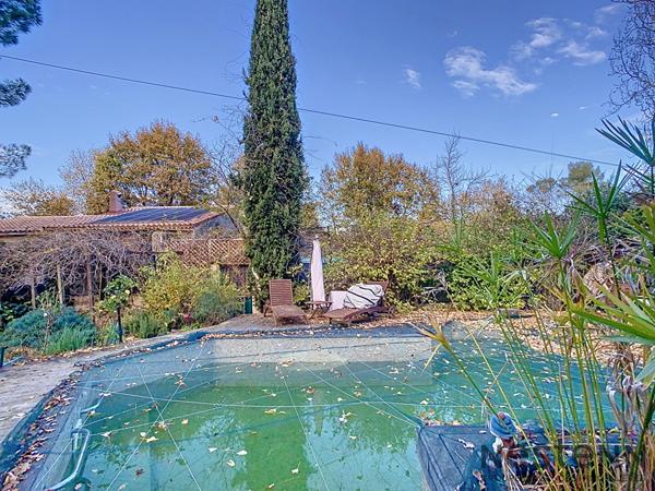 Maison Pourrieres 3 pièce(s) sur beau terrain avec piscine