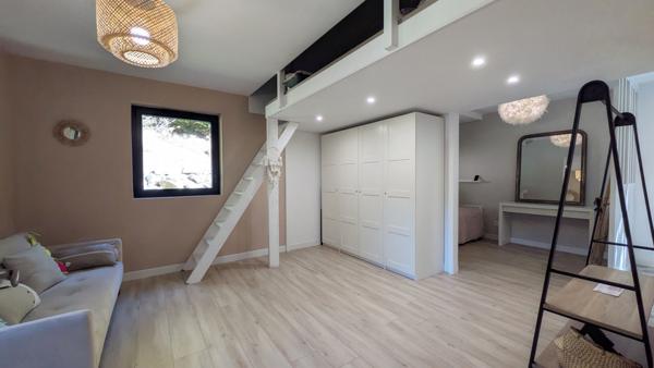 ACHAT-VENTE PROCHE LAVAL MAISON CONTEMPORAINE