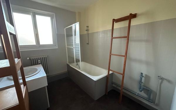 Appartement à louer    3 pièces • 99 m2 Limoges