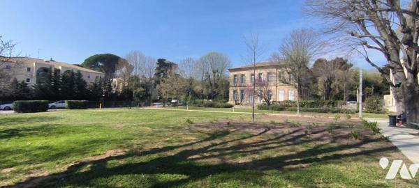 Quartier des Beaux-Arts, investissement locatif résidence séniors appartement 2 pièces avec parking.