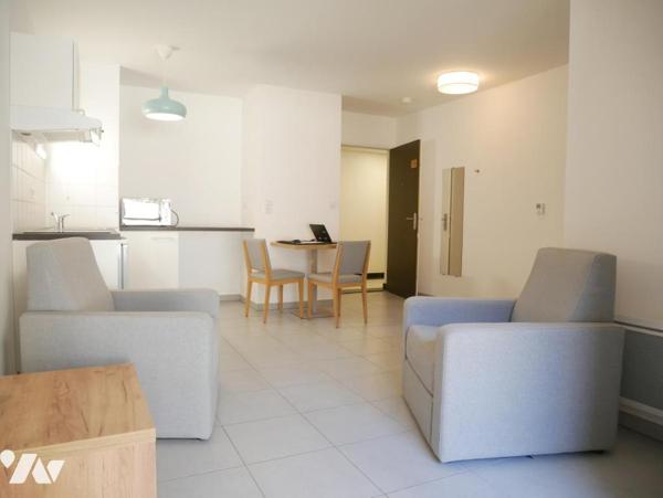 Quartier des Beaux-Arts, investissement locatif résidence séniors appartement 2 pièces avec parking.