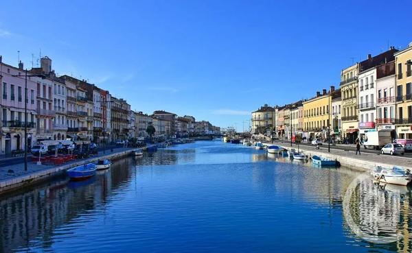 Appartement T6 à vendre  6 pièces - 305,19 m 2   SETE  - 34