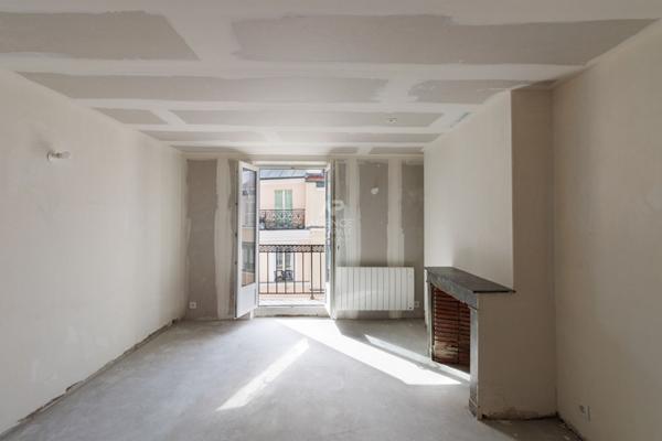 PARIS 18ÈME - APPARTEMENT RÉNOVÉ À PERSONNALISER - À PROXIMITÉ DU MÉTRO MARCADET - POISSONNIERS €259 000 ** - Référence 6743-AH