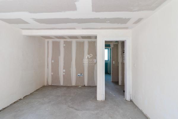 PARIS 18ÈME - APPARTEMENT RÉNOVÉ À PERSONNALISER - À PROXIMITÉ DU MÉTRO MARCADET - POISSONNIERS €259 000 ** - Référence 6743-AH