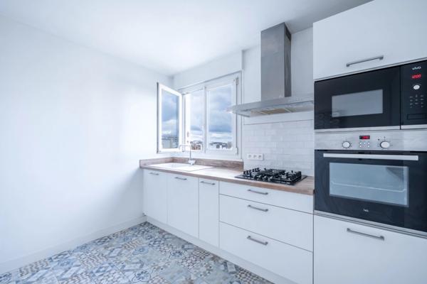 93140 – BONDY – APPARTEMENT – 81 M² – 3 PIÈCES – 2 CHAMBRES – 6ᵉ ET DERNIER ÉTAGE – TRAVERSANT – TRIPLE EXPOSITION – CAVE – BOX