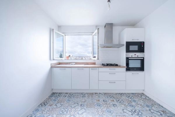 93140 – BONDY – APPARTEMENT – 81 M² – 3 PIÈCES – 2 CHAMBRES – 6ᵉ ET DERNIER ÉTAGE – TRAVERSANT – TRIPLE EXPOSITION – CAVE – BOX