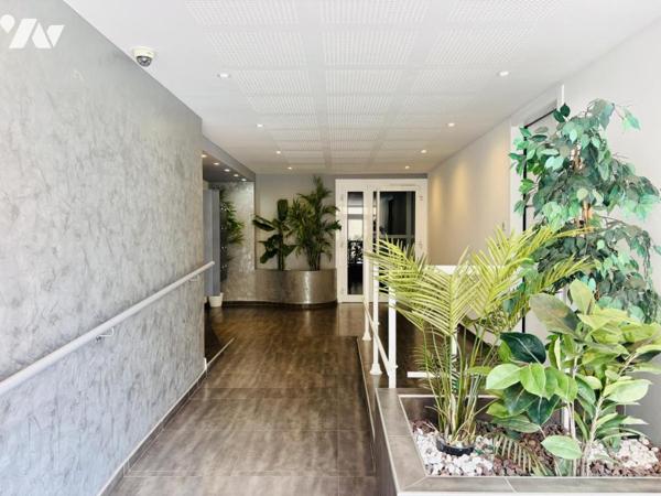 LA LONDE-LES-MAURES – T2 DE STANDING AU CŒUR DU CENTRE-VILLE