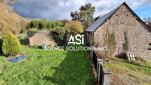 Maison en pierre de type longère en campagne à Courcité 206 m2 - 10 pièces 7 ch - 8500 m2 de terrain