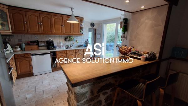 Maison en pierre de type longère en campagne à Courcité 206 m2 - 10 pièces 7 ch - 8500 m2 de terrain