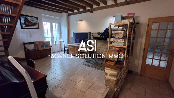 Maison en pierre de type longère en campagne à Courcité 206 m2 - 10 pièces 7 ch - 8500 m2 de terrain
