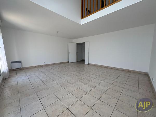 Appartement à louer Nantes : 4 pièces, 92m² avec 3 chambre(s) à 1 340€ - AJP Immobilier Nantes Ouest