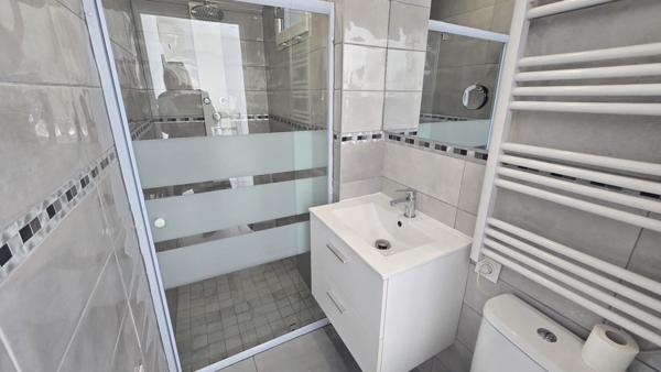 Maison Trets T3 avec jardinet et place de parking